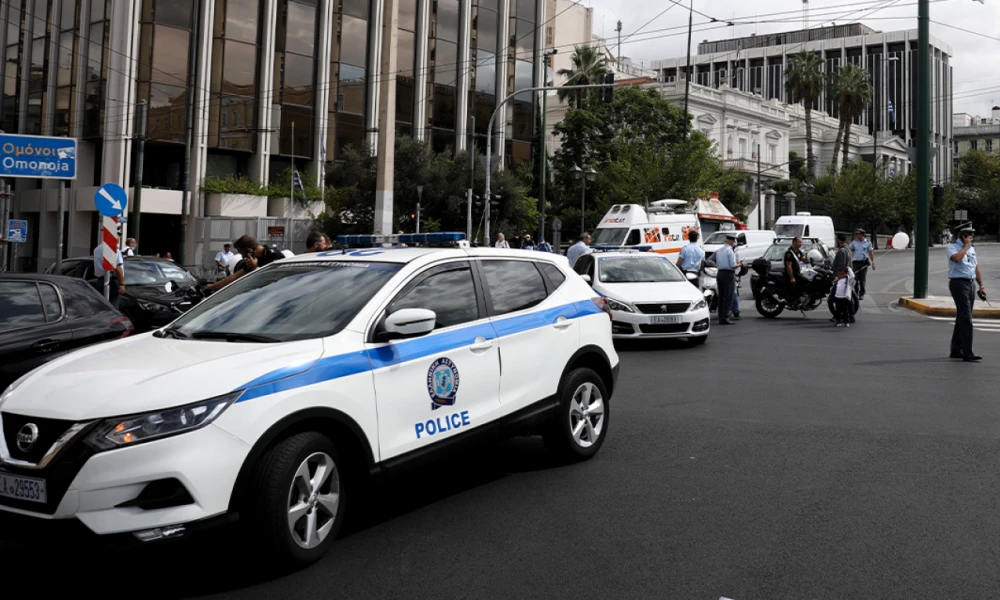 Σύνταγμα: Λήξη του συναγερμού για την ύποπτη βαλίτσα - Εκκενώθηκε το υπουργείο Οικονομικών, αποκαταστάθηκε η κυκλοφορία